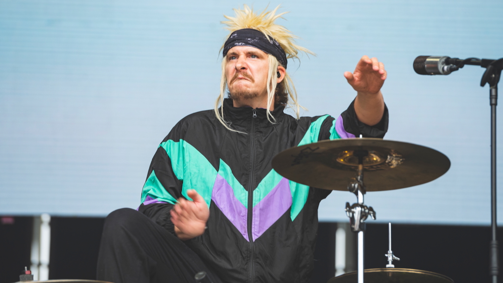 David Friedrich mit Electric Callboy am 3. Juli 2022 beim Resurrection Fest im spanischen Viveiro